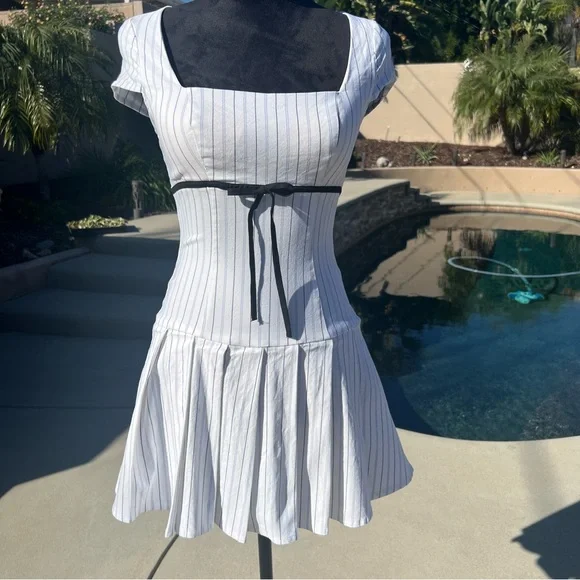 B. Darlin
Pinstripe Square Neck Mini Dress Tie Back Empire Waist
Size 3/4 - Picture 8 of 15